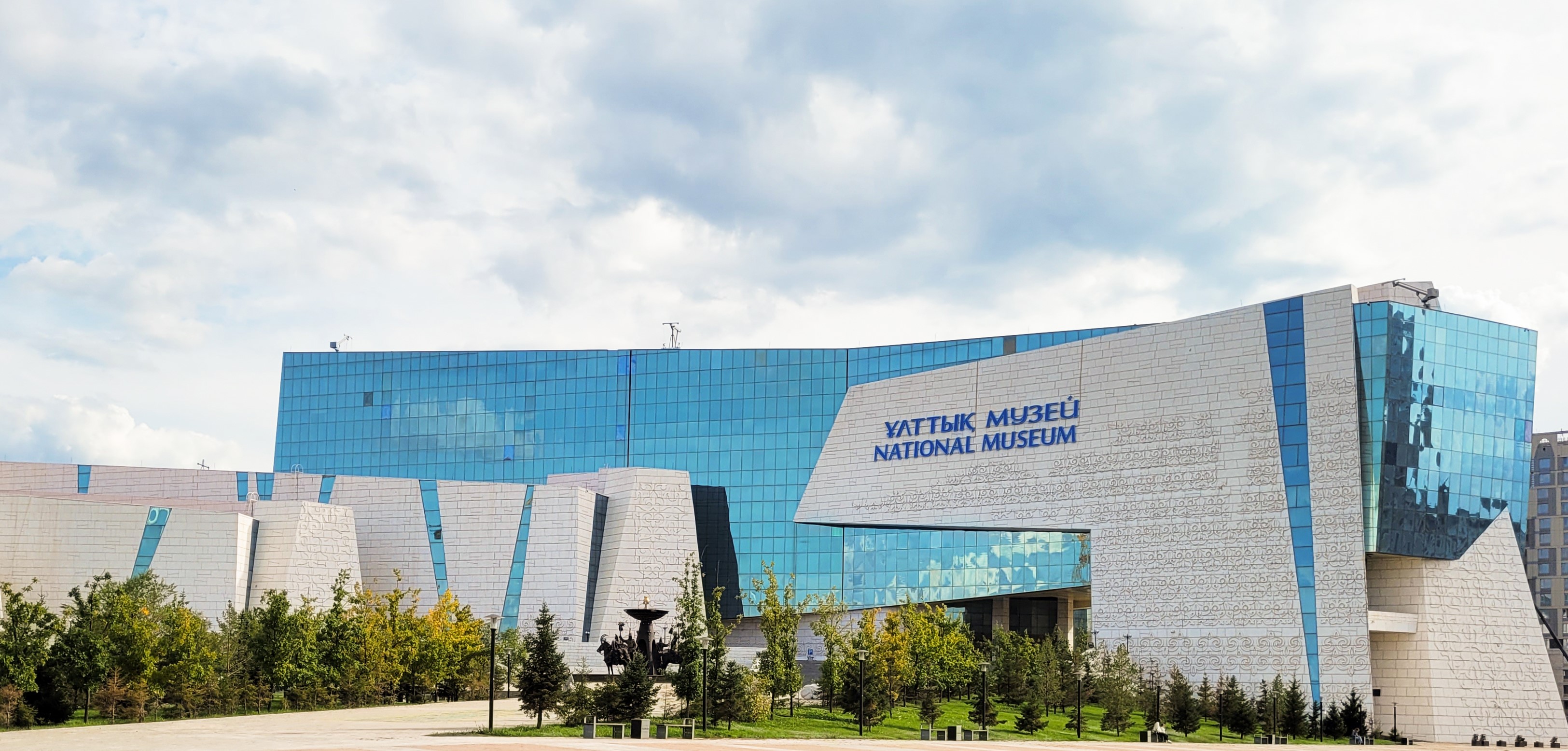 Обед в ресторане казахской кухни в Нур-Султане Обед в ресторане казахской кухни