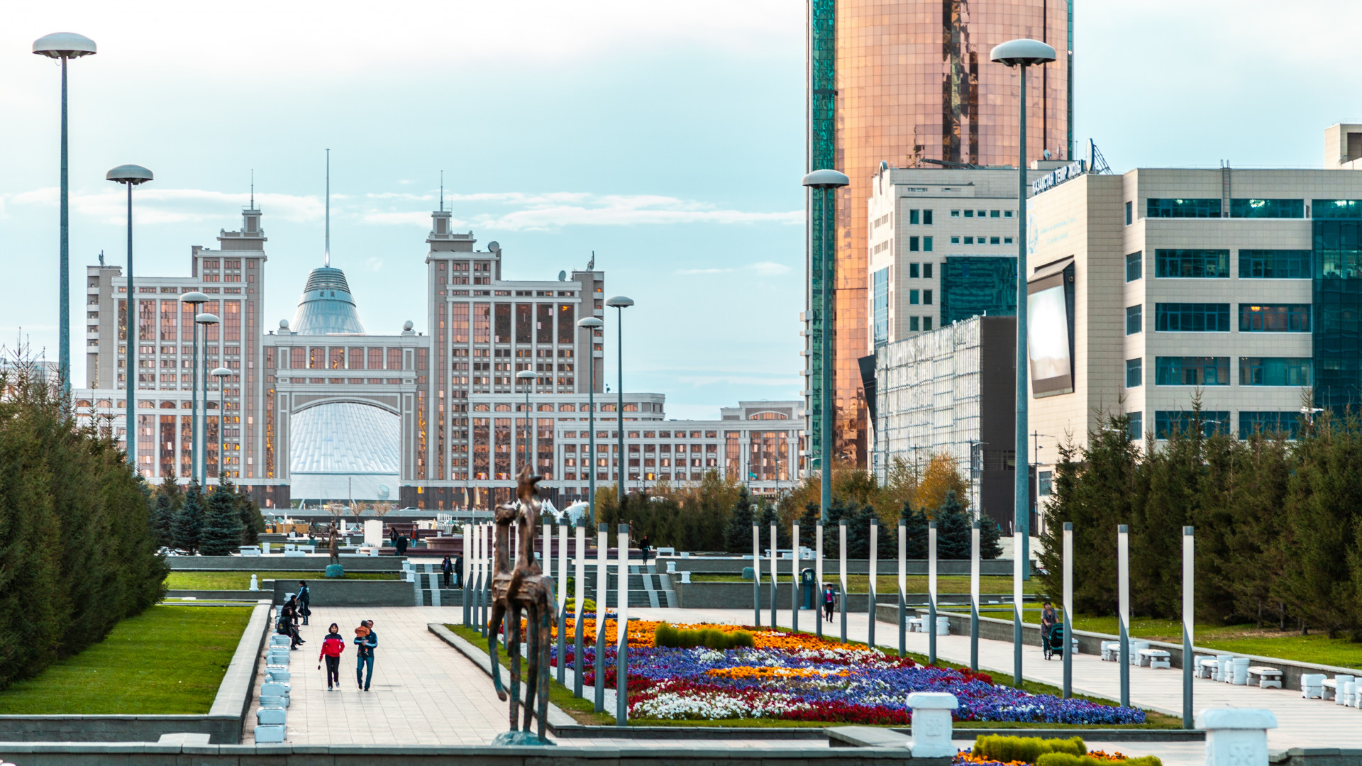 Триумфальная арка «Мәңгілік Ел» в Нур-Султане Триумфальная арка «Мәңгілік Ел»