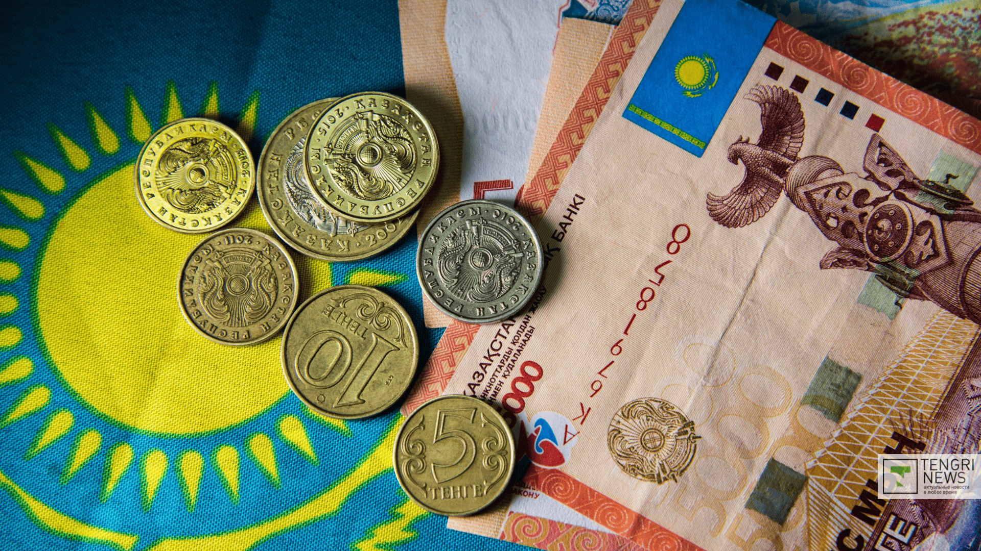 Banknotes and coins